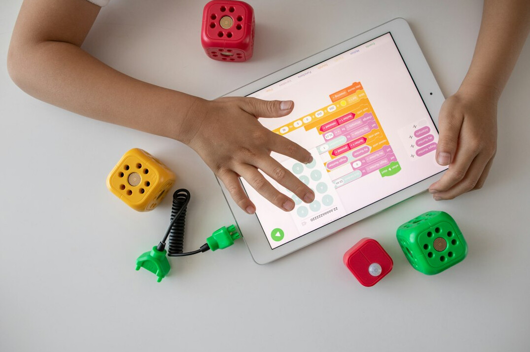 children learning programming