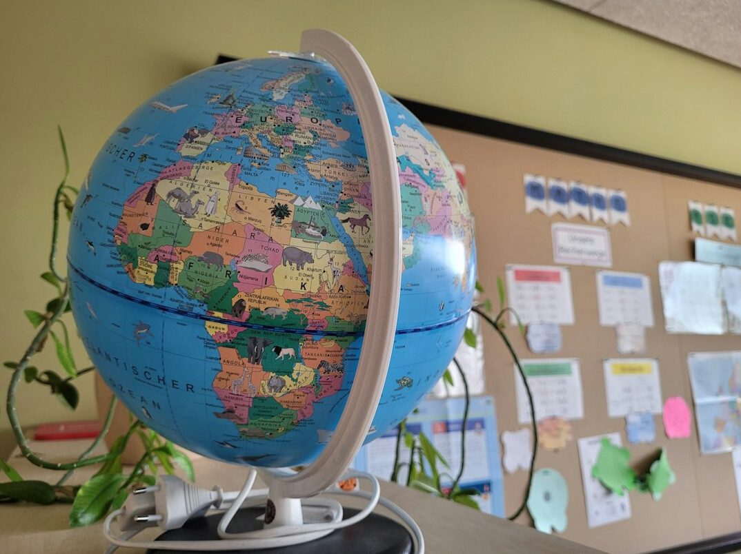 Instructor presenting to a group of students in a bright classroom